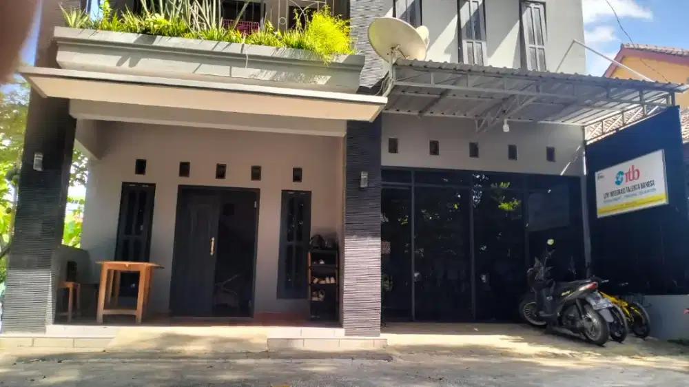 JUAL CEPAT Rumah besar cocok untuk kantor, mess, rumah tinggal dll