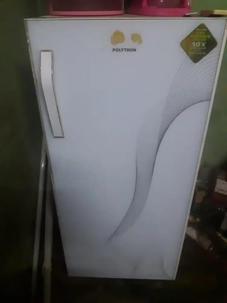 Kulkas 1 pintu merk polytron