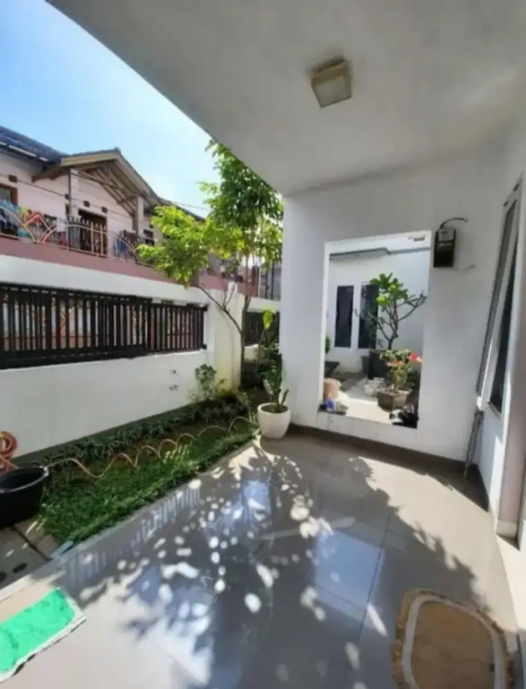 Rumah 2 lantai Bagus di Sentosa Asih luas tanah 163 mtr