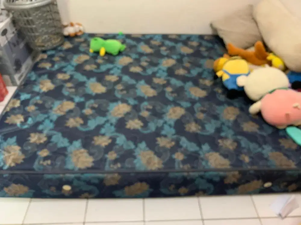 kasur springbad size 160x200  merk Deluxe central springbad