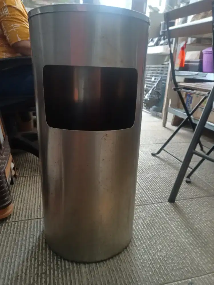 Tempat sampah stenless
