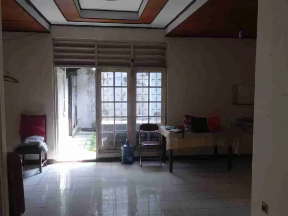 Dijual Rumah Lama , Tanah Luas Dekat Pusat Kota