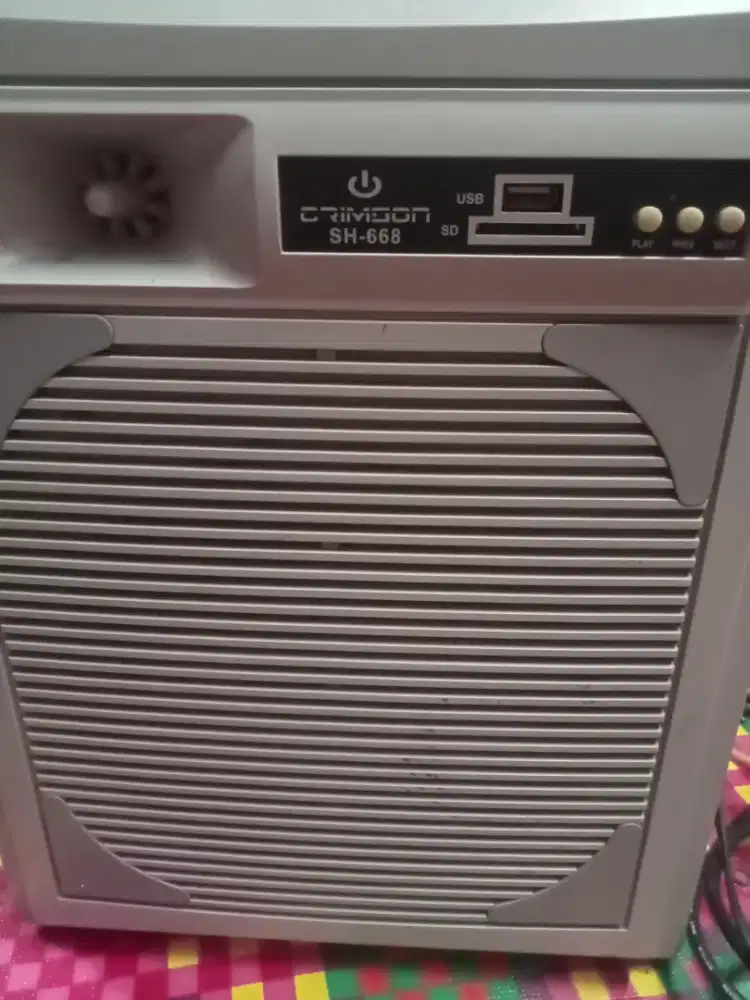 Speaker portabel bluetooth