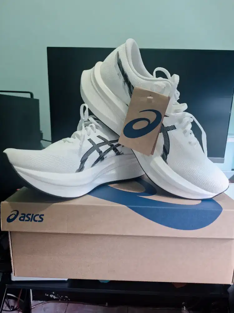 Sepatu running/lari plate carbon Asics Magic speed 4 size 42,5/27cm