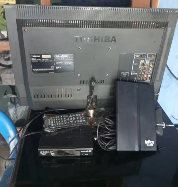 Di jual segera tv antena dan set top box nya