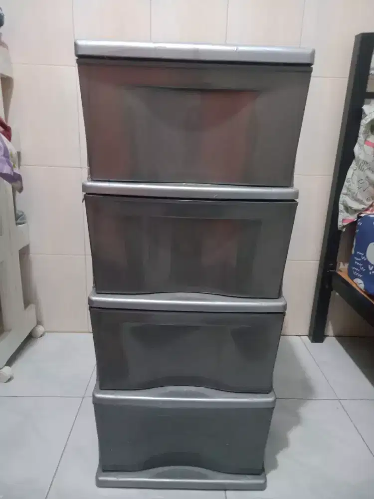 Lemari plastik 4 slot Lionstar