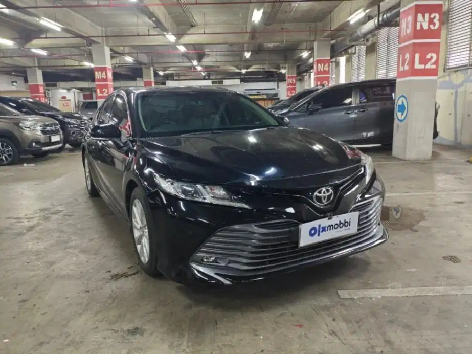 DP Rendah  16JT - Toyota Camry 2.5 V Bensin-AT 2019 Hitam