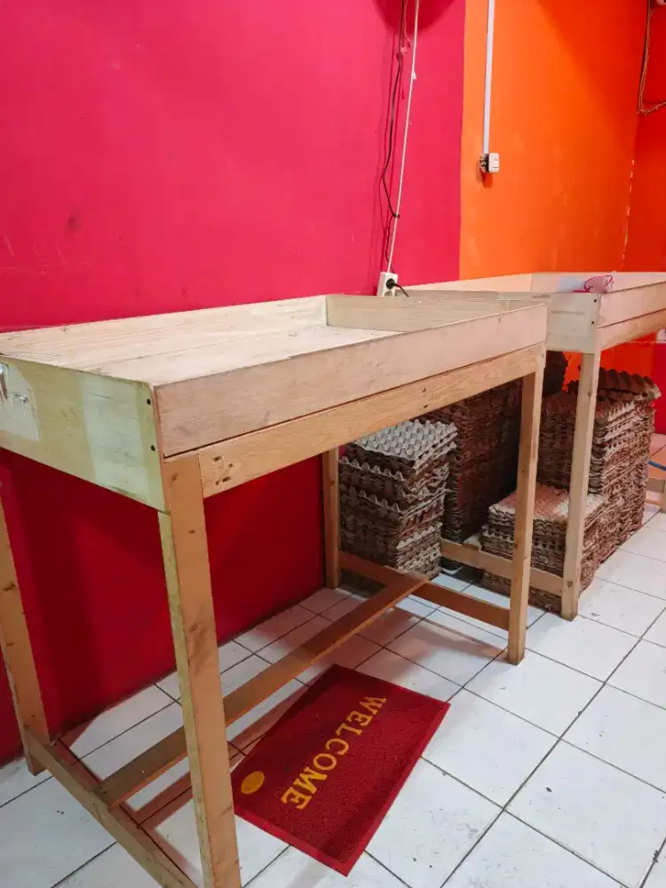 Meja Display telur