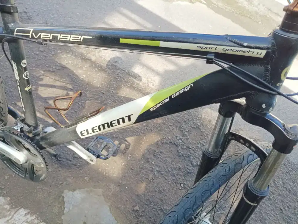 Sepeda mountain bike Element