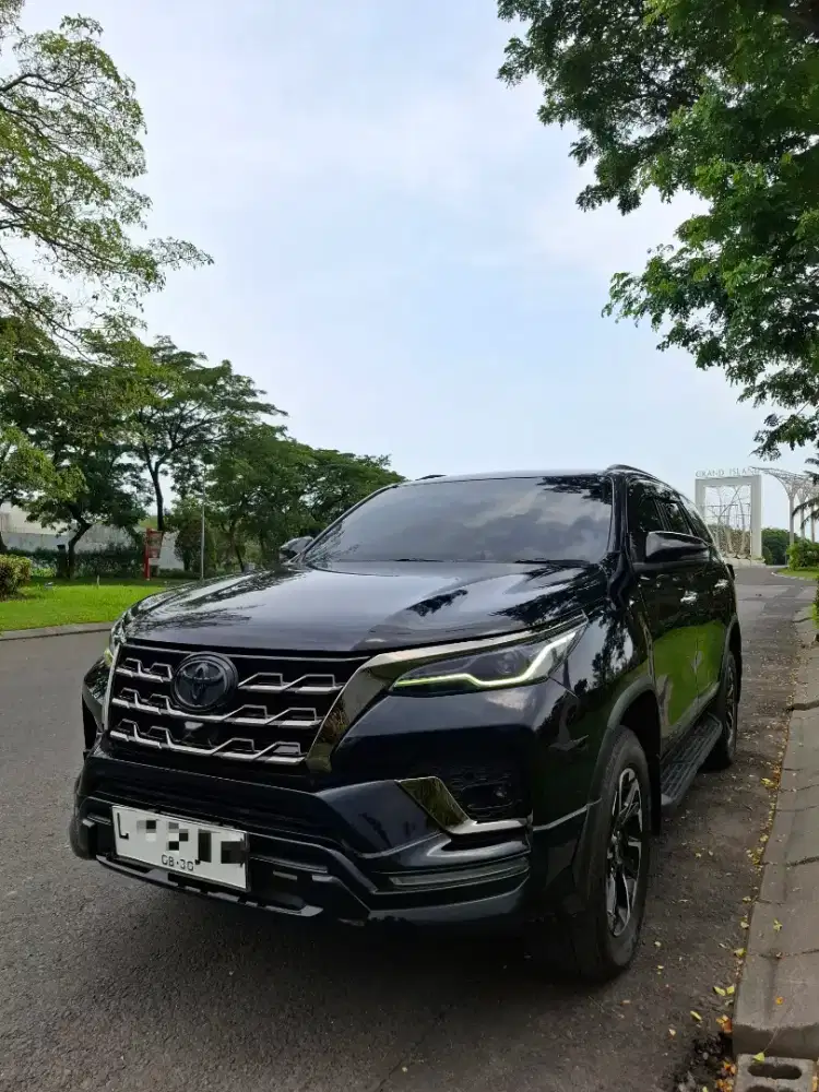 Fortuner VRZ 2.8 GR Sport 2022 Matic Diesel Hitam 1GD Solar TRD
