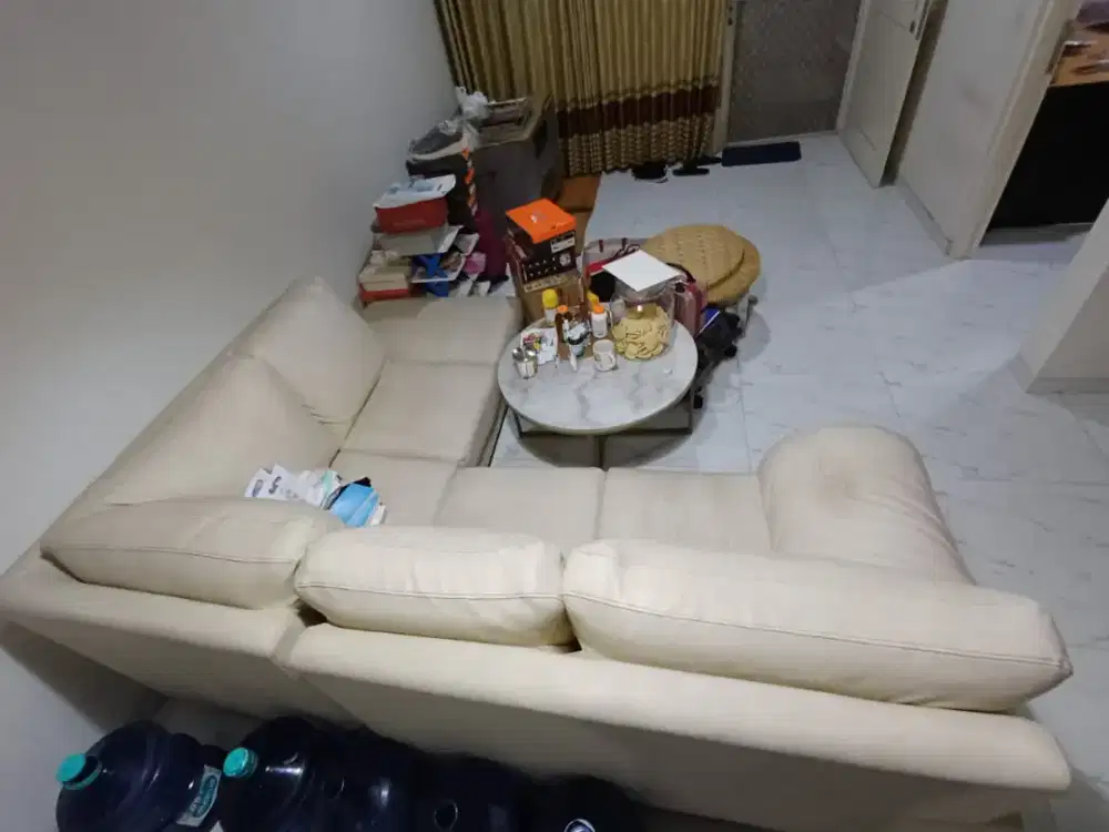 Dijual satu  set sofa L (warna putih)