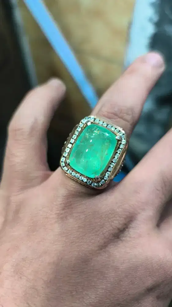 Batu zamrud jumbo ada memo