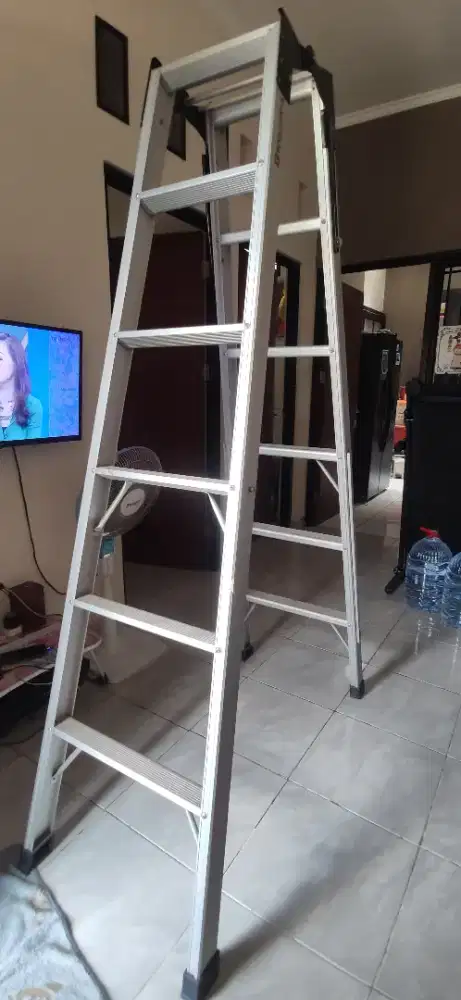 Tangga lipat 2 meter bekas