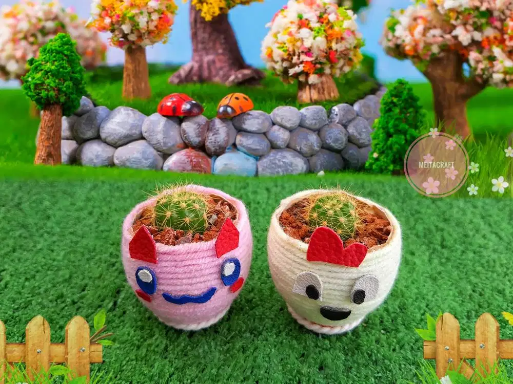 Kaktus Golden Ball dengan Pot Cangkang Telur Emoji