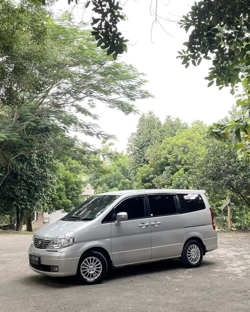 (Low Km 75.000-an) Nissan Serena 2.0 Highway Star 2009 A/T