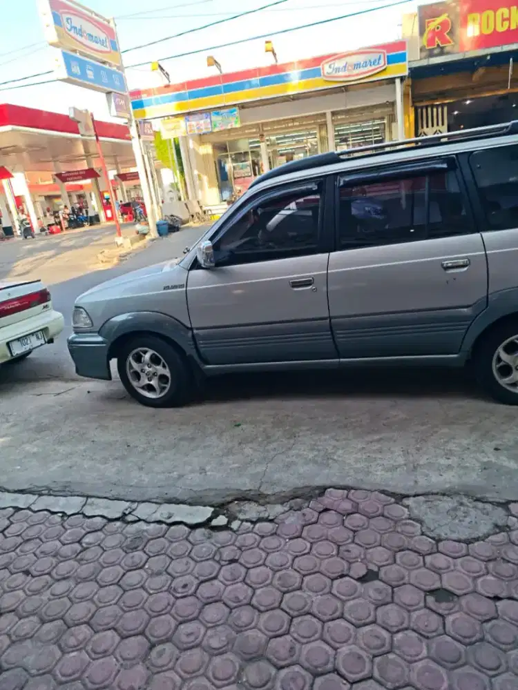 DIJUAL MOBIL KIJANG KRISTA BEKAS