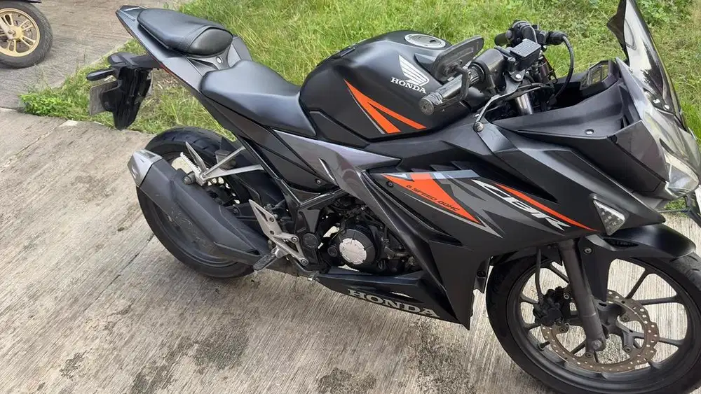 DIJUAL HONDA CBR 150 R (Tangan Pertama)