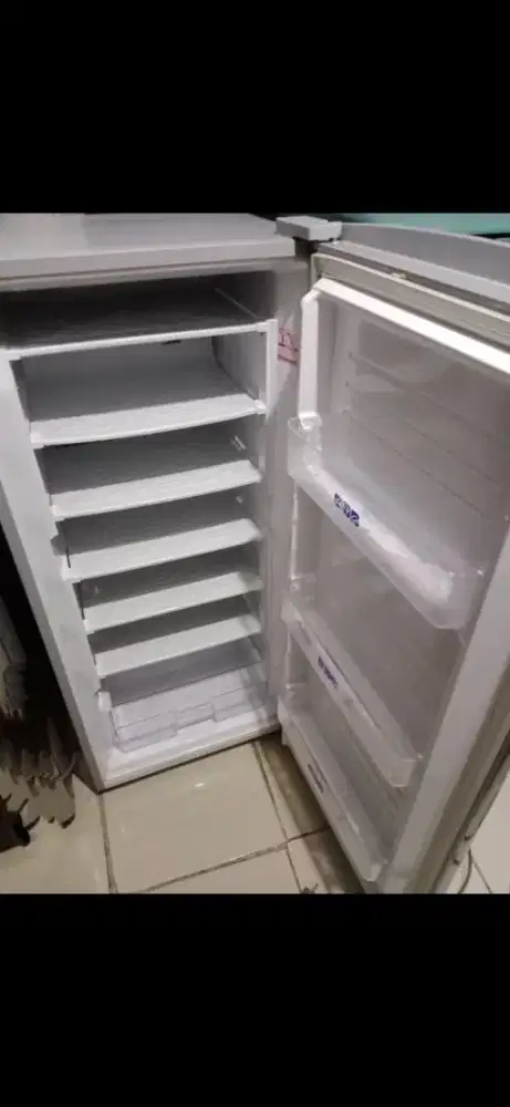 Jual freezer kulkas ukuran 6 rak merk SHARP