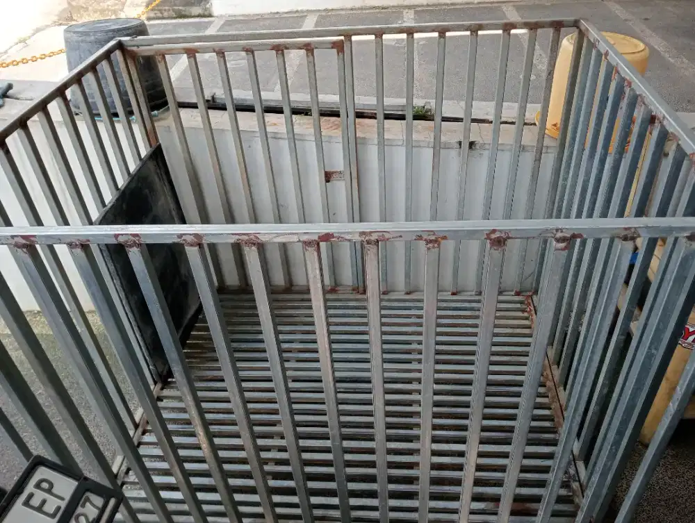 Jual Kandang Anjing Bekas Seperti Baru