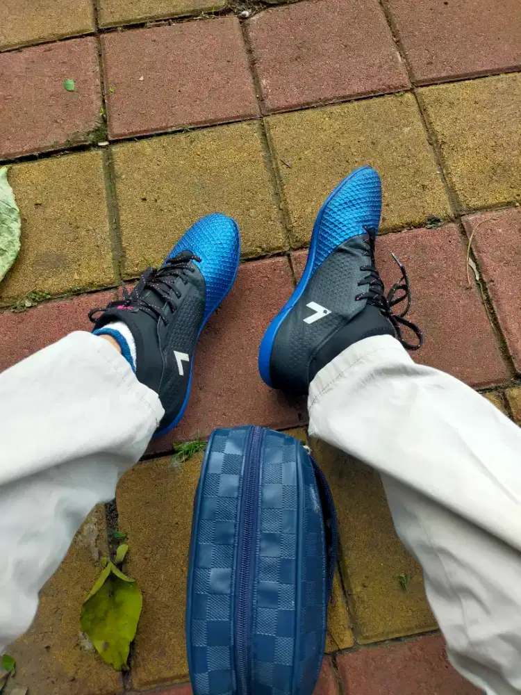 Insol 25.5 nyaman di kaki 39 dan 40 kaki kecil Sepatu futsal sol lagi