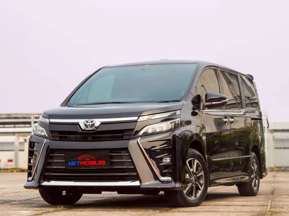 TOYOTA VOXY 2.0 AT 2018 - HITAM