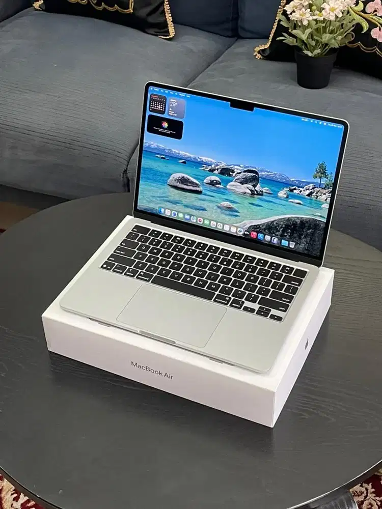 MacBook Air 2025 M4 13 inch 16/256