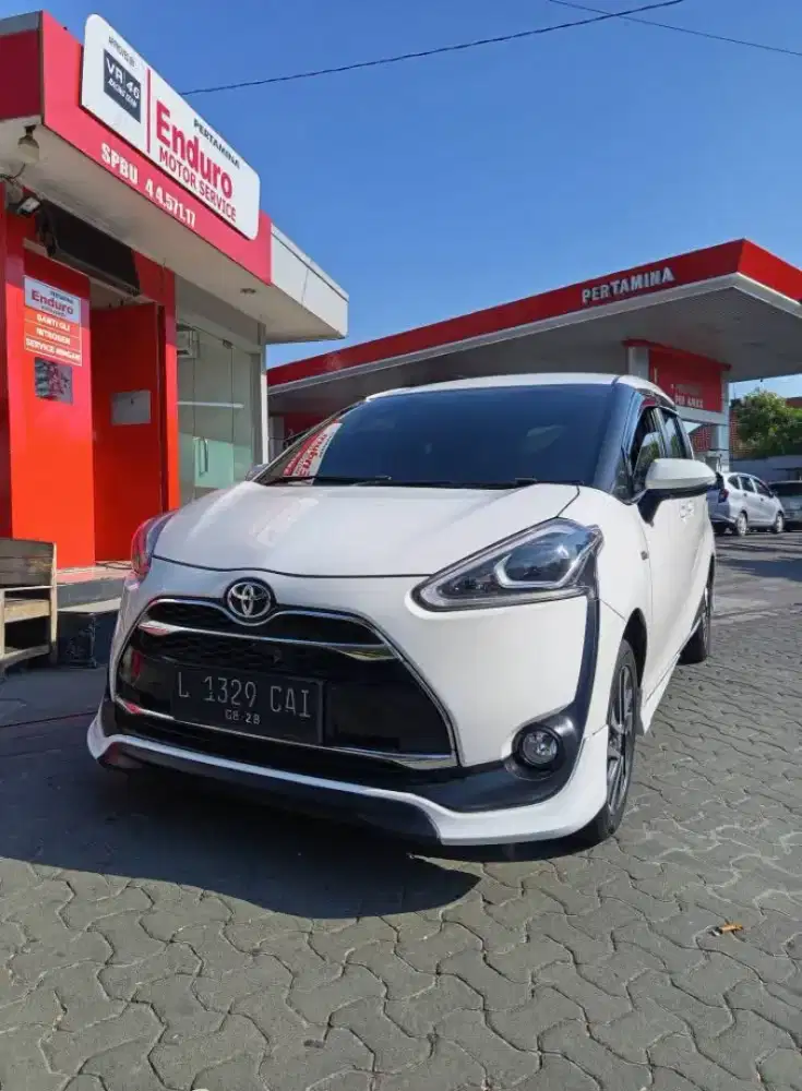 Sienta 2018 Q toyota sienta Q 2018 at metik plat L putih automatik oke