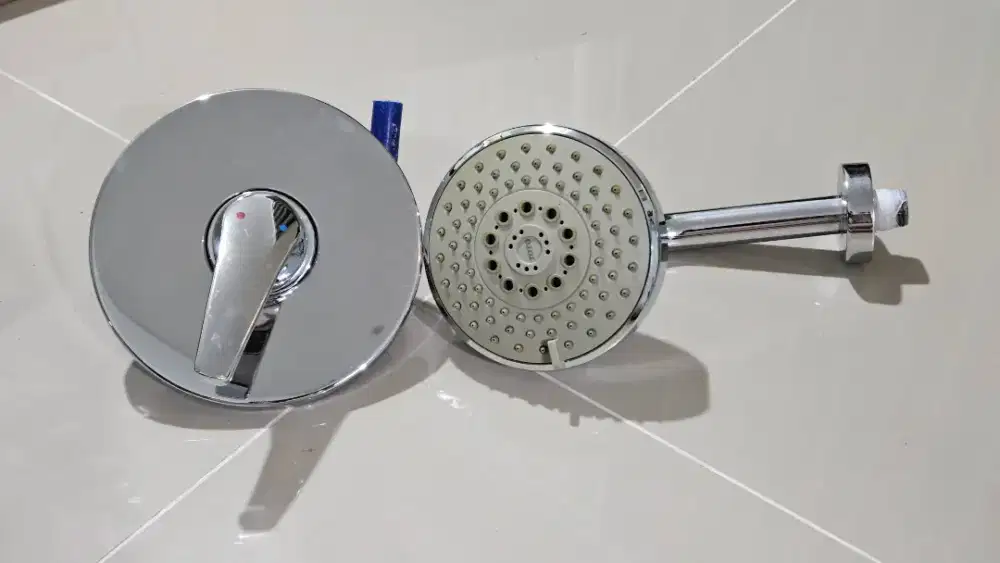 Dijual sepaket kran shower dan kepala shower merk TOTO