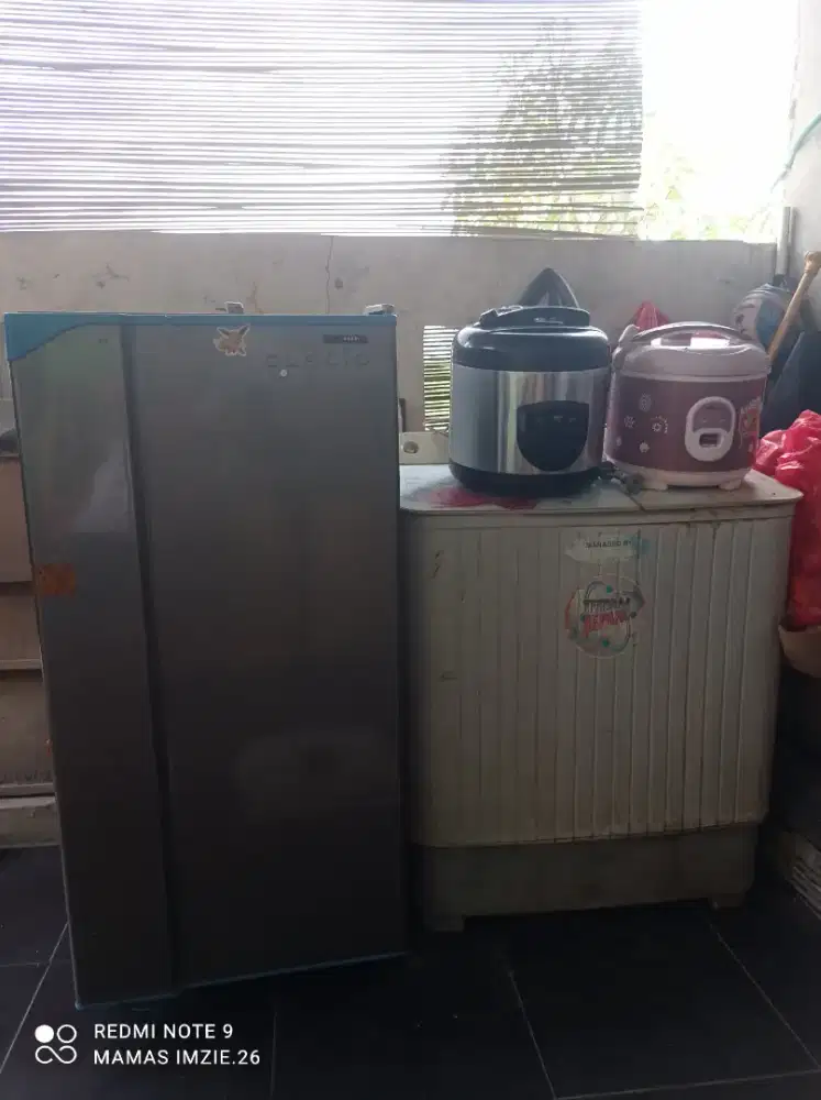 Mesin cuci, magic com 2 unit, kulkas& tv