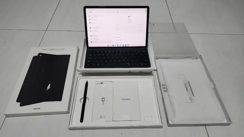 Mulus Terawat Lengkap Normal Like New Samsung Tab S8 5G 8/128GB Silver