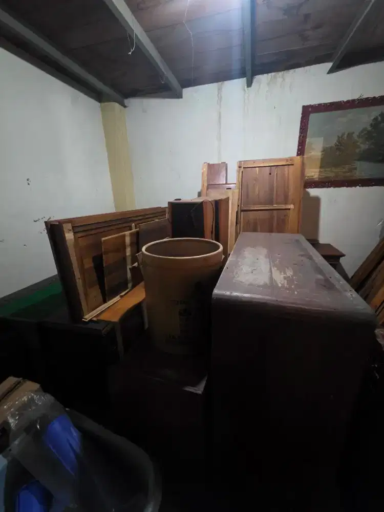 DIJUAL LEMARI KAYU KONDISI BEKAS