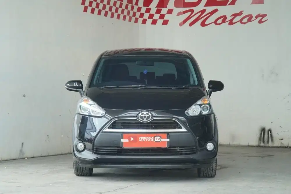 Toyota Sienta 1.5 V AT 2017 Hitam