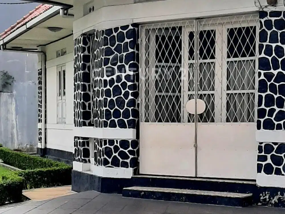 Rumah Lama Di Kawasan Elit Menteng Jakarta Pusat
