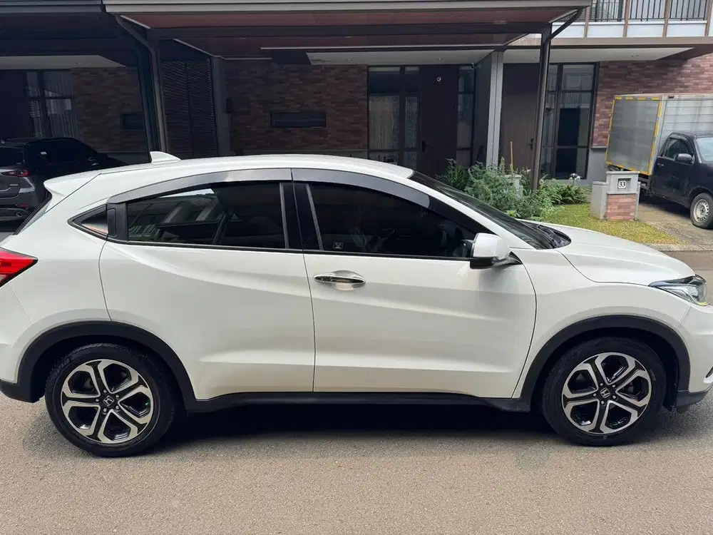 Honda HRV SE CVT 1.5L AT 2021 - Putih