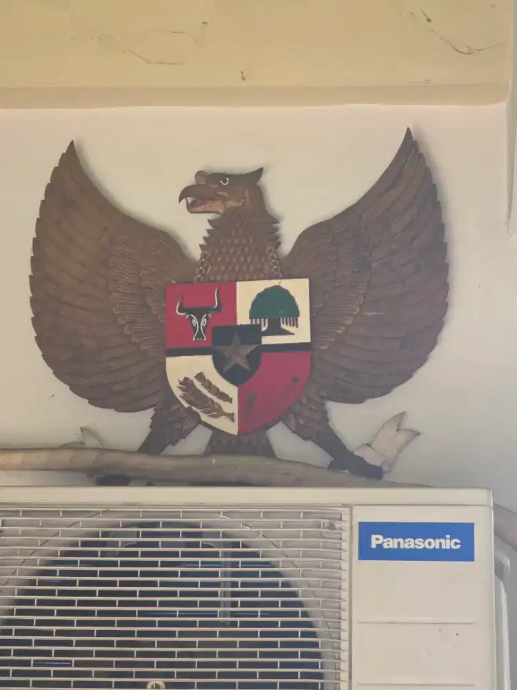 DIJUAL HIASAN GARUDA INDONESIA KONDISI BEKAS