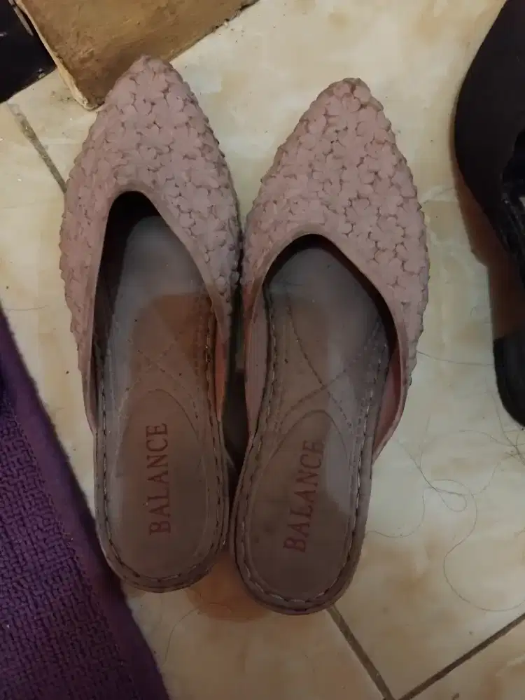 Sepatu preloved pemakaian pribadi