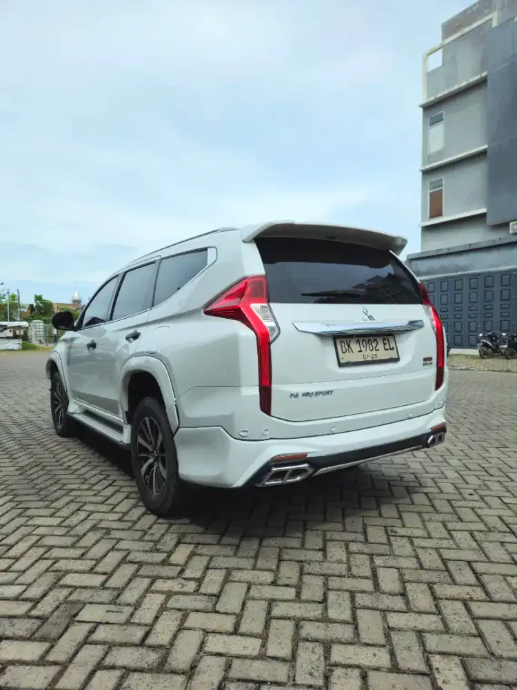 Mitsubishi Pajero Sport Dakar Ultimate AT 2017 Putih