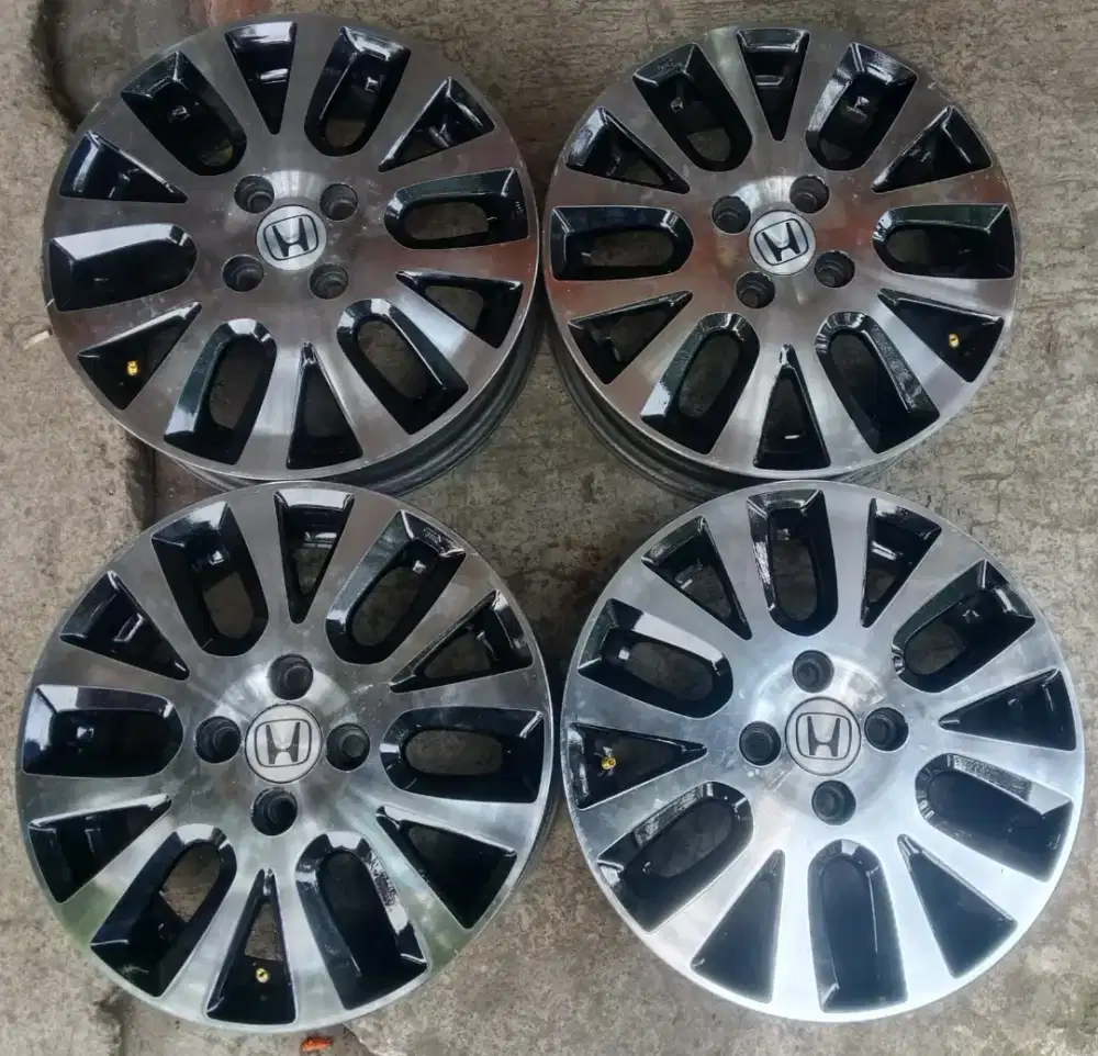 Dijual. 4pc velg honda mobilio prestige R15