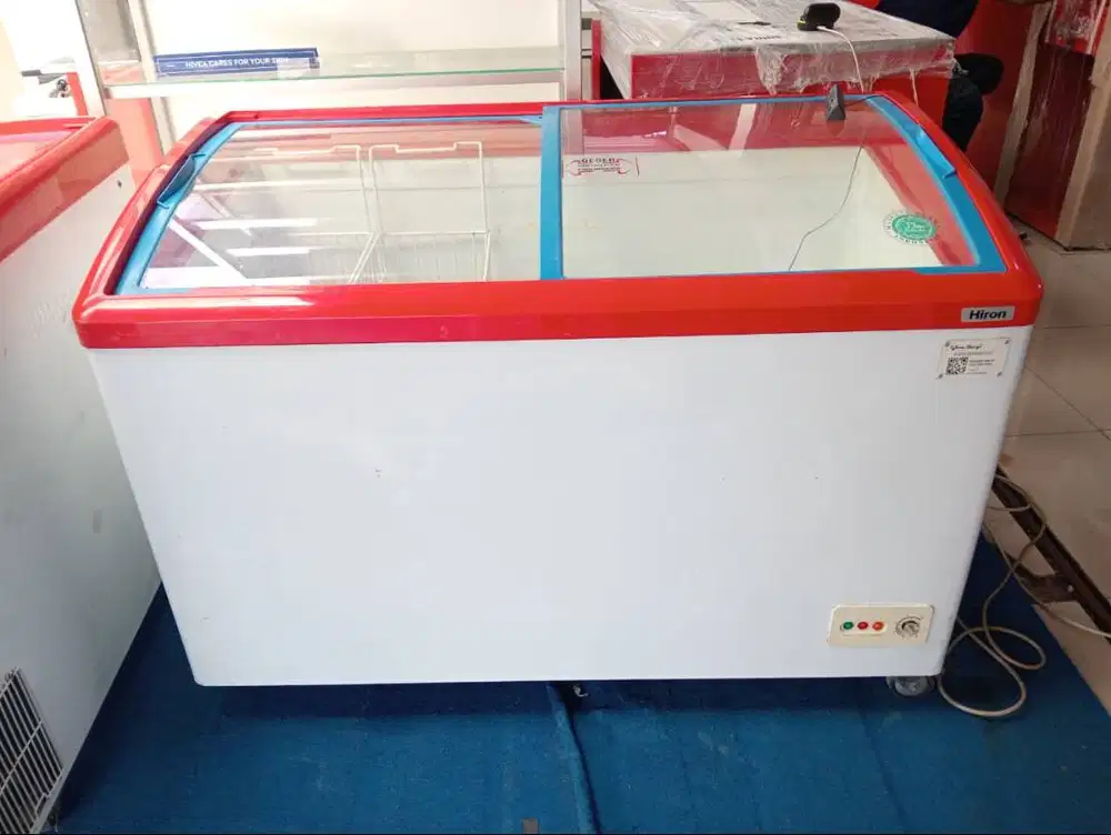 Freezer sleding kaca bekas murah normal merk Hiron 350L