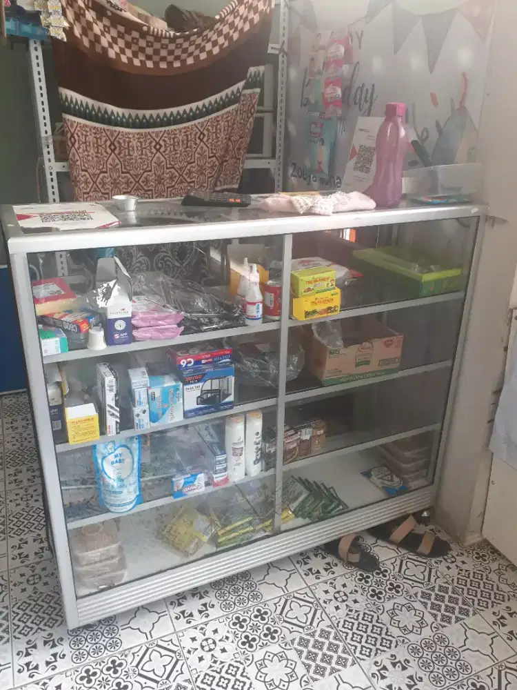 Etalase Warung Kelontong