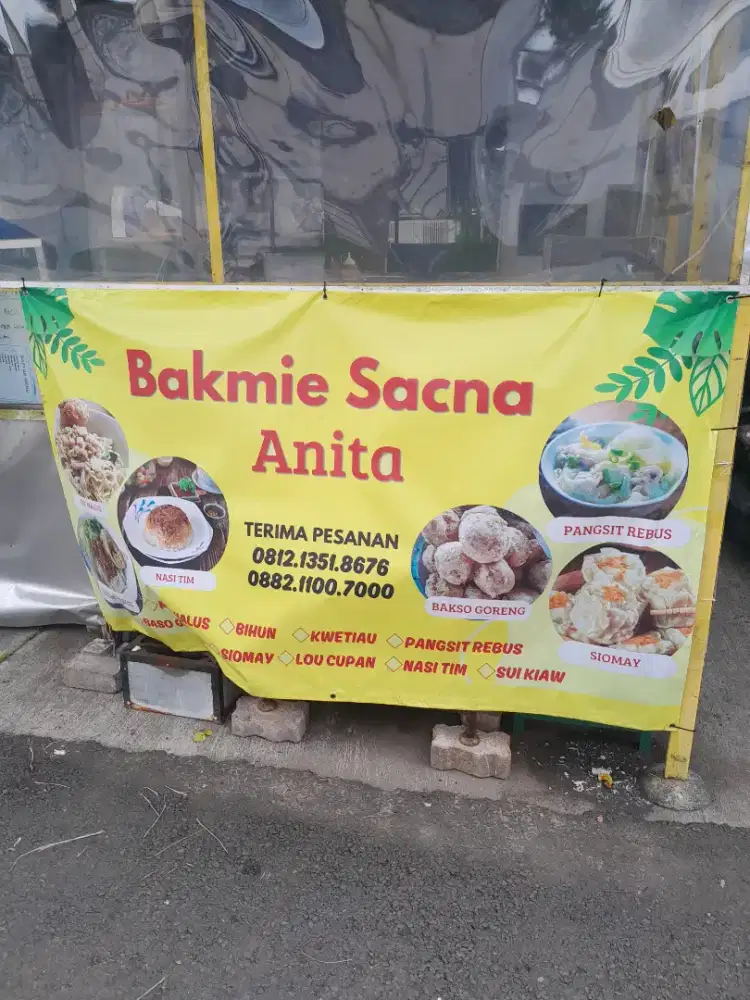 Asisten tukang masak bakmie