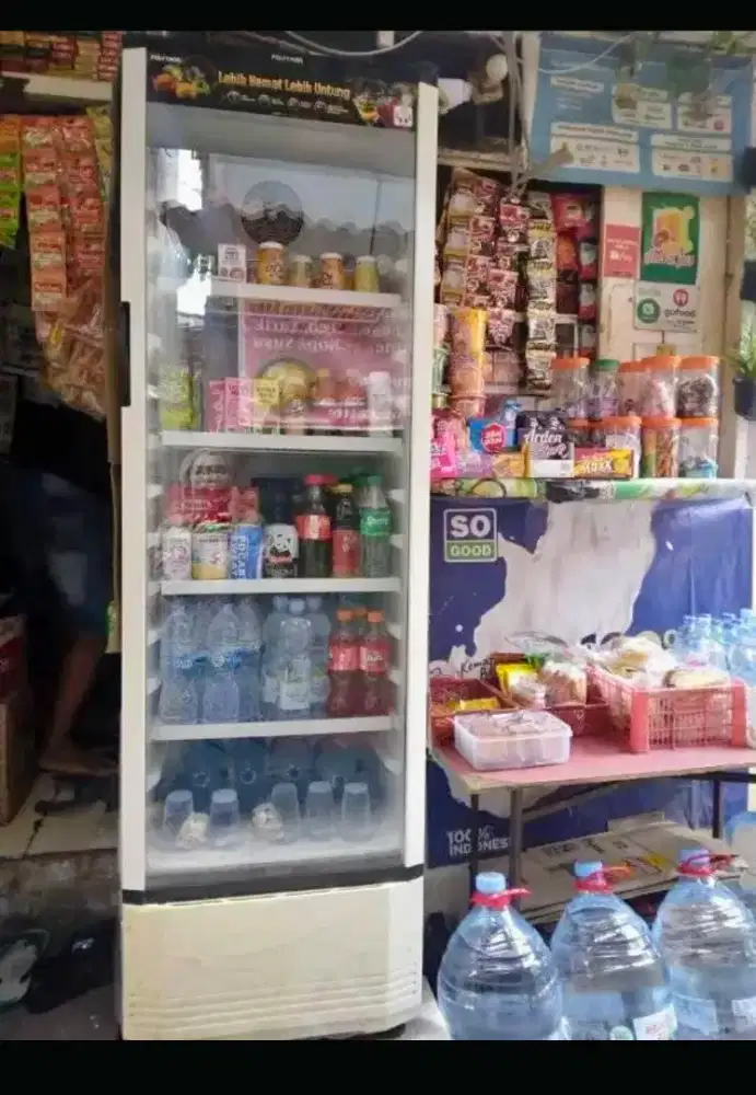 Jual showcase kulkas pendingin minuman ukuran tinggi merk POLYTRON