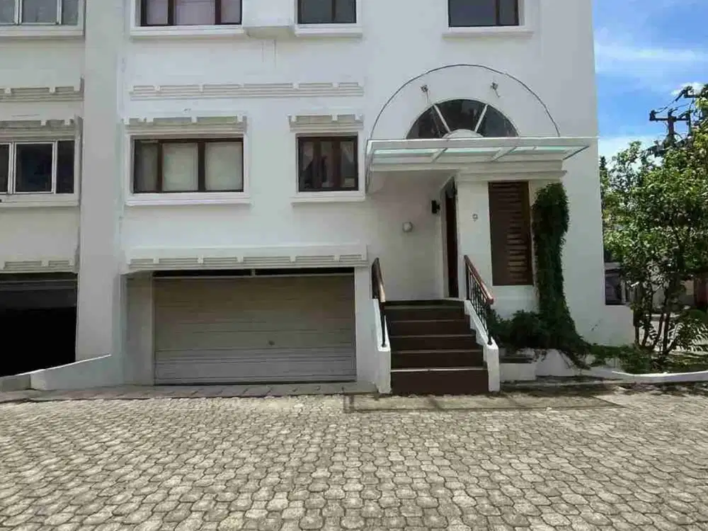 RUMAH MEWAH AMERICAN CLASSIC DALAM CLUSTER DI CIPETE