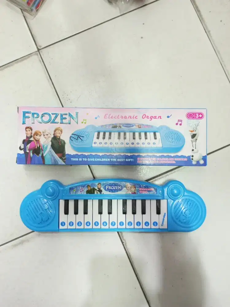 mainan anak piano Baterai