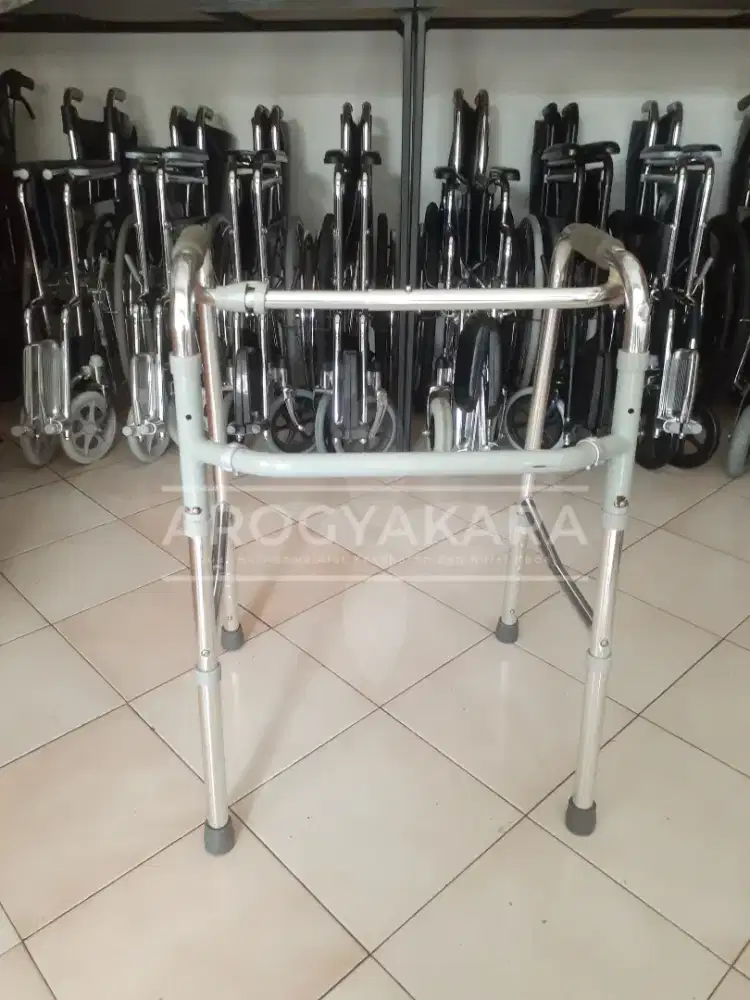 Walker lipat lansia bekas