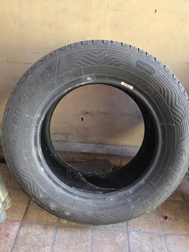 DIJUAL BAN MOBIL KONDISI BEKAS