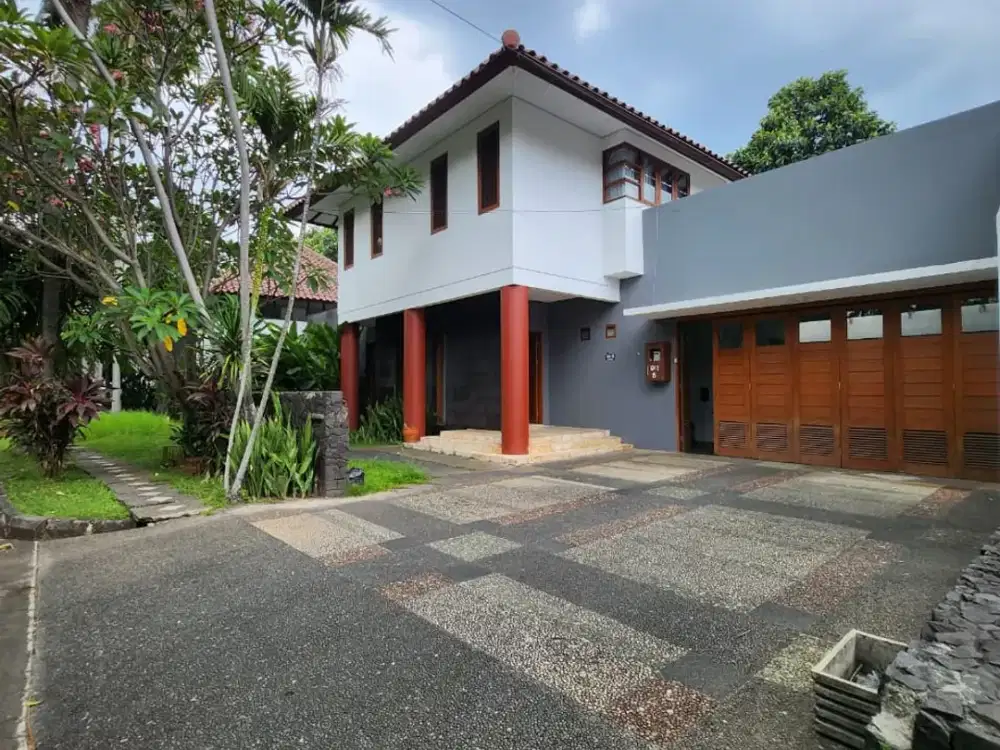 Dijual Rumah Tropical Design Dalam Cluster Eksklusif di Bintaro – LT 748 m² | LB 500 m²