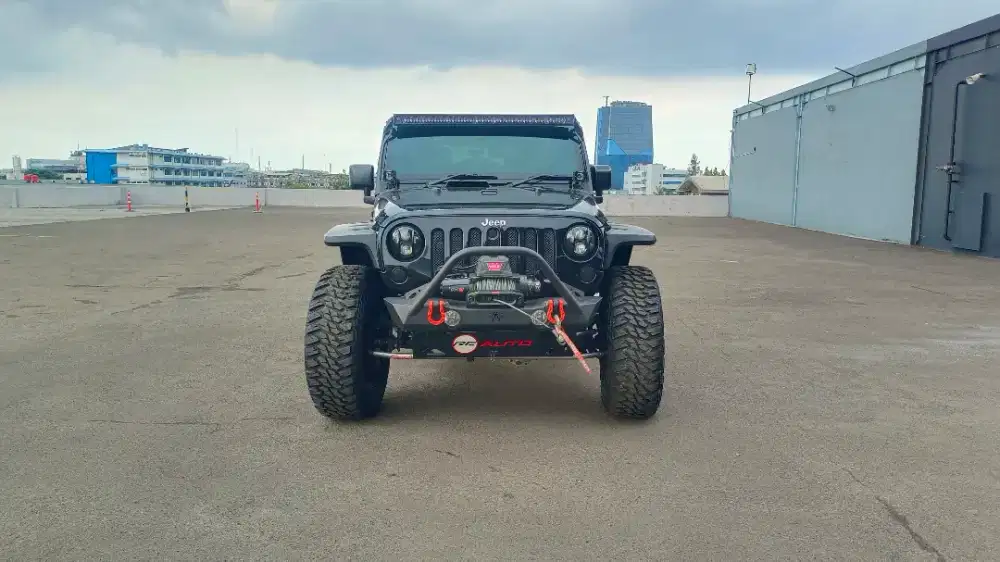 JEEP RUBICON 3.6 PENTASTAR AT HITAM