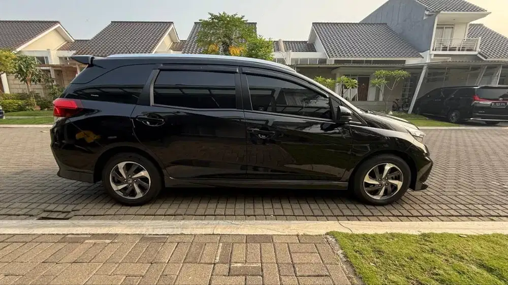 Honda MOBILIO 1.5 AT hitam 2017