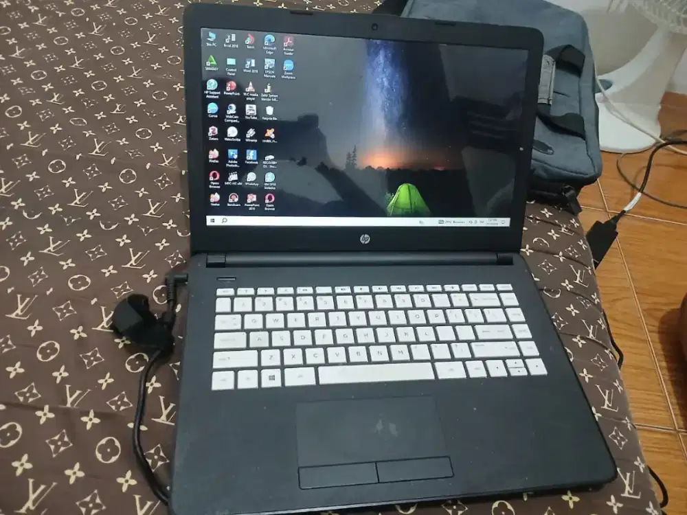 Jual leptop Hp dengan kondisi masih baru